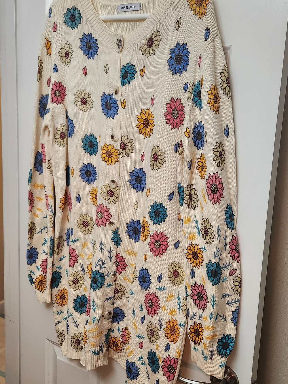Misslook, Adorable Cream, Colorful, Floral Button-Front Sweater/Cardigan. XL.
